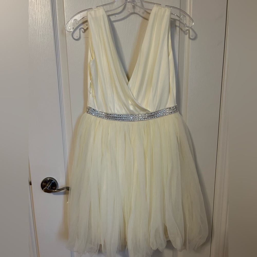 Chelsea Cream Dress with Elegant Design